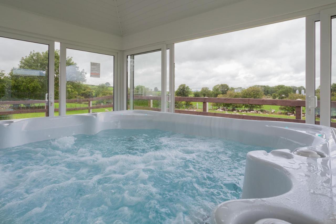 Beautiful Mountain Views & Private Hot Tub Villa Kilcoo Eksteriør bilde