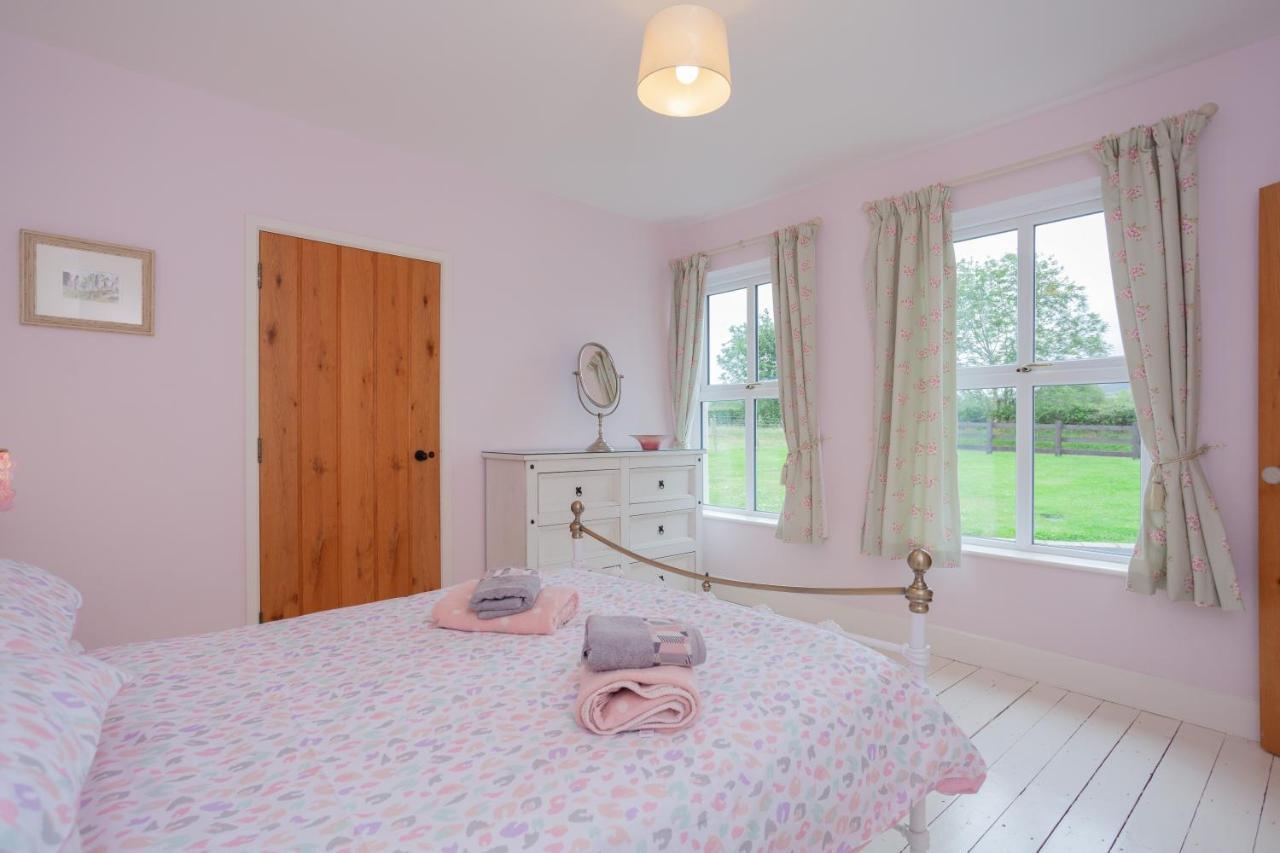 Beautiful Mountain Views & Private Hot Tub Villa Kilcoo Eksteriør bilde