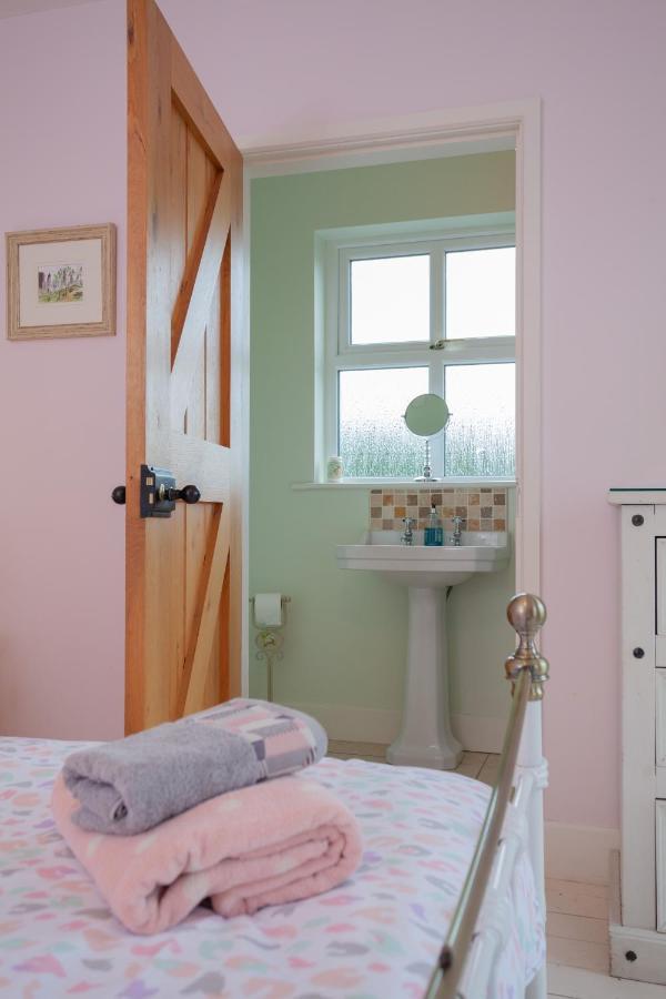 Beautiful Mountain Views & Private Hot Tub Villa Kilcoo Eksteriør bilde